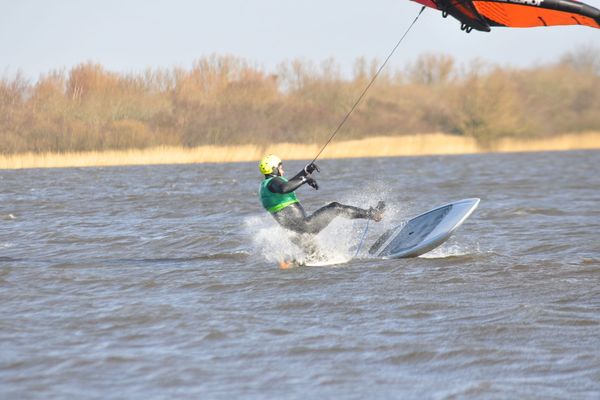 Wingfoil im Wasser